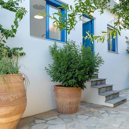 Blue Moon Apartments Makrýgialos Exterior foto
