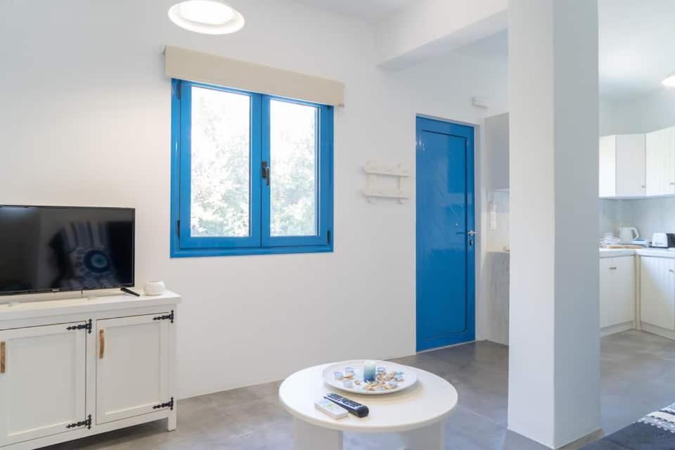 Blue Moon Apartments Makrýgialos Exterior foto
